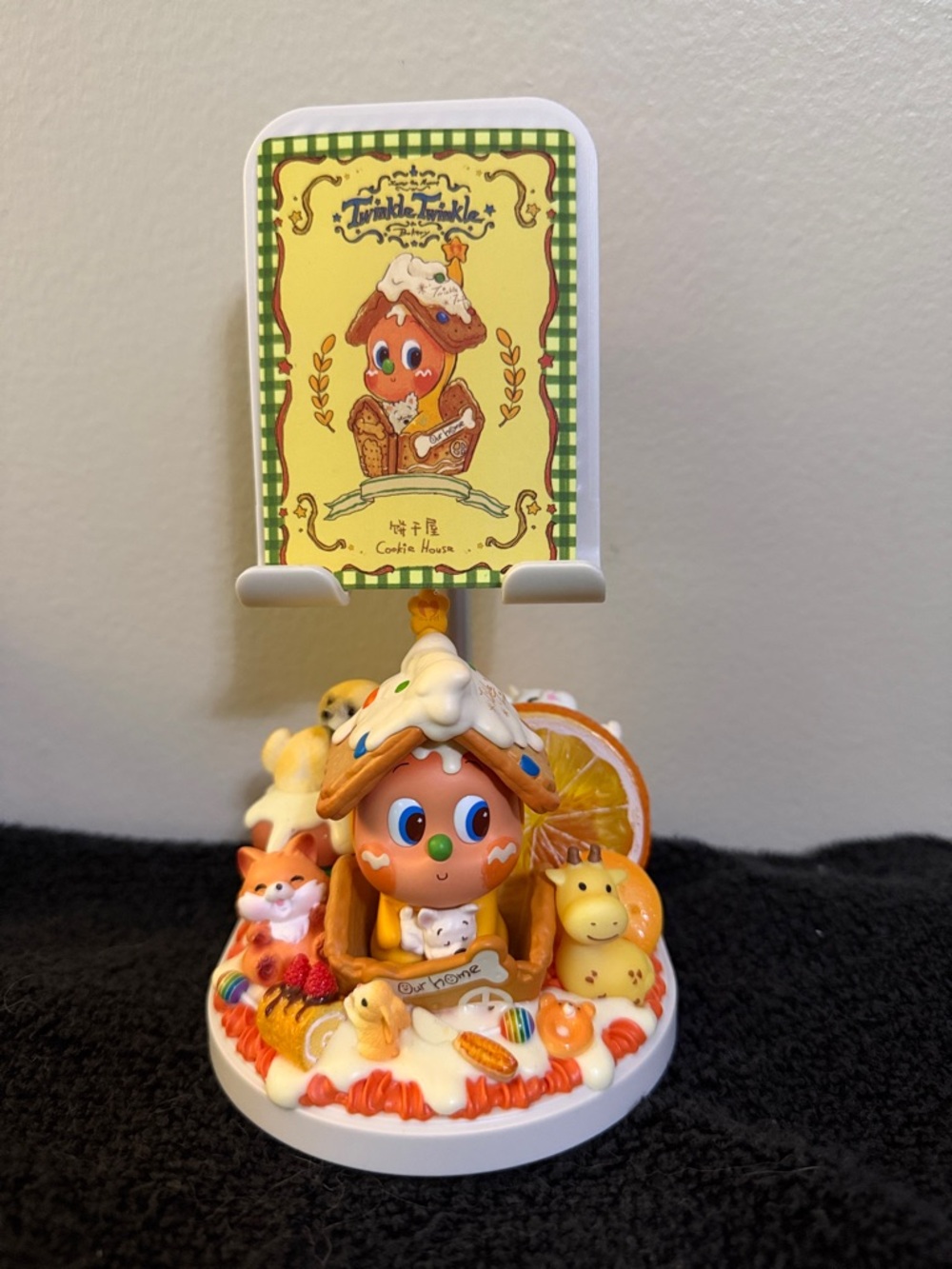 Twinkle Twinkle Cookie House Phone Holder